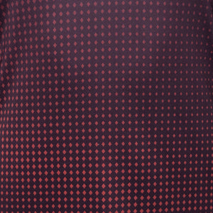 Detail van de roze stippenprint op het aubergine doek van het JDH W Graphic T-Shirt