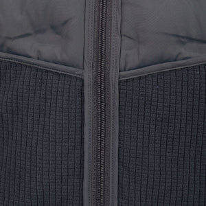 Detail van de rits en de geribbelde stof van het JDH W Hybrid Padded Jacket Ink in grijs