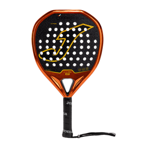 Joma Blast Pro Sft 2026 padelracket in oranje met geel, vooraanzicht met polsband