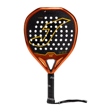 Joma Blast Pro Sft 2026 padelracket in oranje met geel, vooraanzicht met polsband