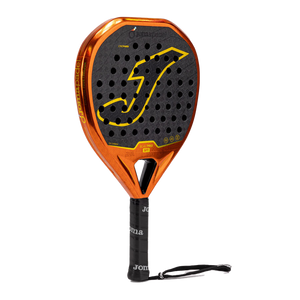 Joma Blast Pro Sft 2026 padelracket schuin vooraanzicht, hybridevorm in oranje