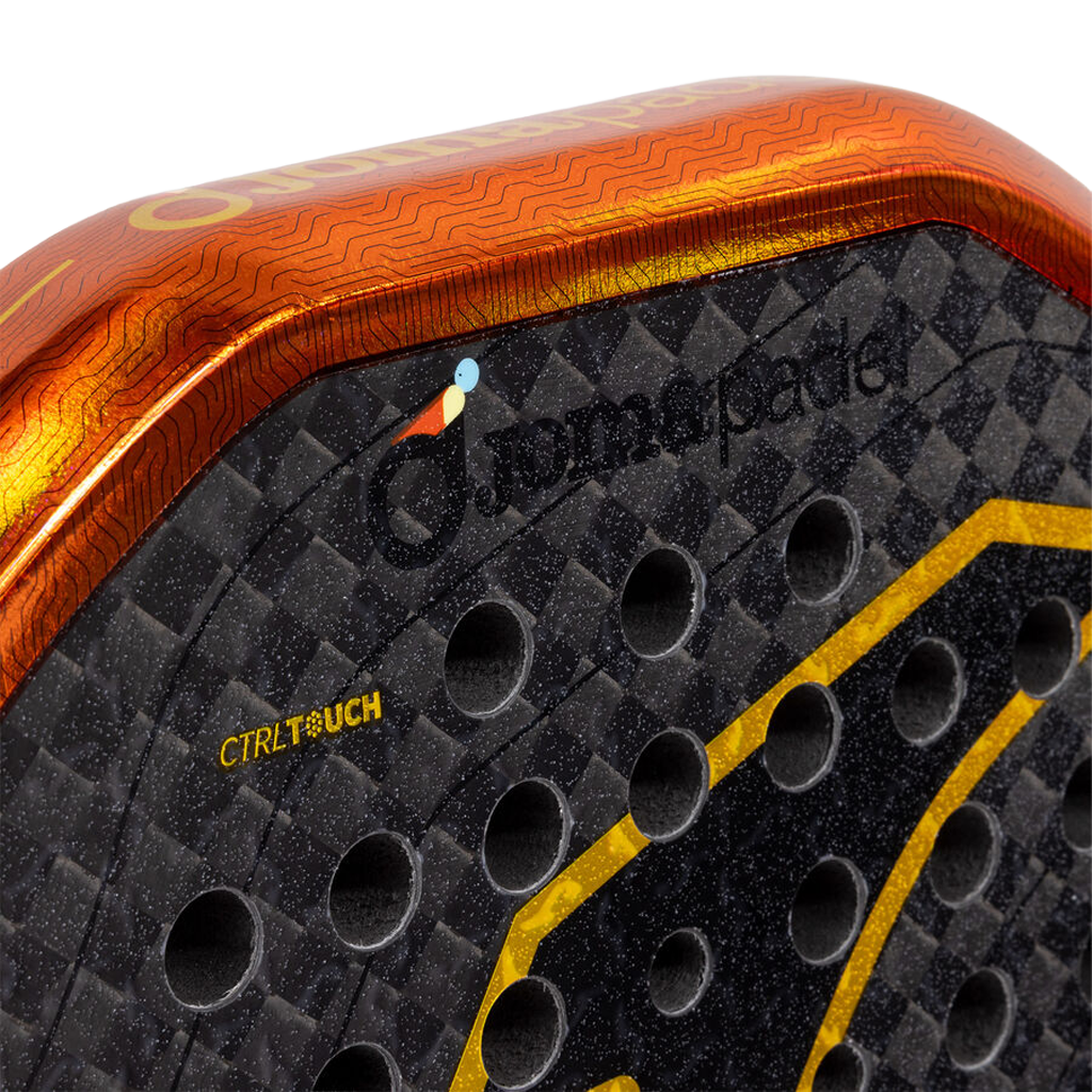 Close-up van het carbon slagvlak van het Joma Blast Pro Sft 2026 met Cirotouch-opdruk