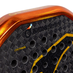 Close-up van het carbon slagvlak van het Joma Blast Pro Sft 2026 met Cirotouch-opdruk