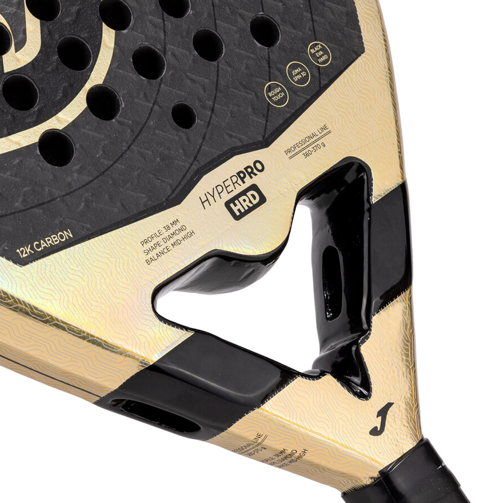 Detail van het hart van het Joma Hyper Pro Hrd 2026 met 3K Carbon-aanduiding