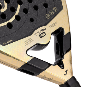 Detail van het hart van het Joma Hyper Pro Hrd 2026 met 3K Carbon-aanduiding