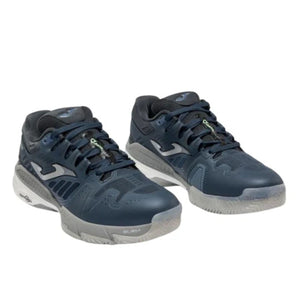 Paar donkerblauwe Joma Slam Classic padelschoenen, schuin vooraanzicht
