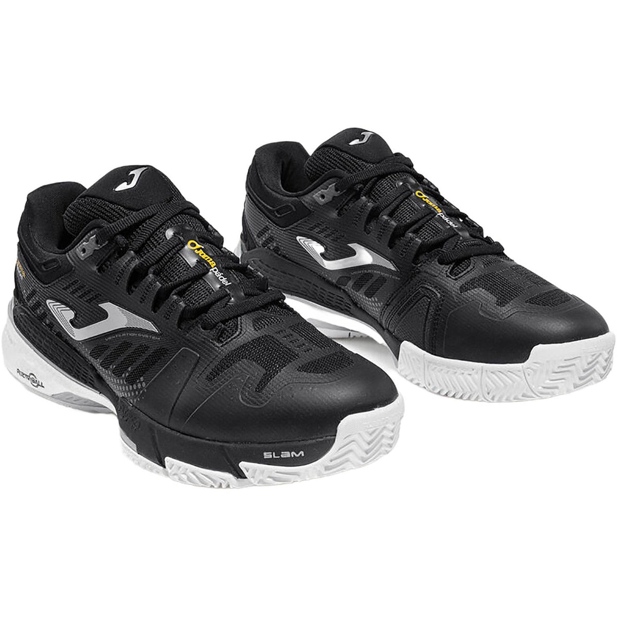 Paar zwarte Joma Slam Classic Black padelschoenen, schuin vooraanzicht