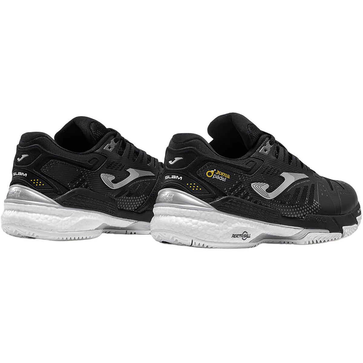 Achterkant van twee zwarte Joma Slam Classic Black padelschoenen