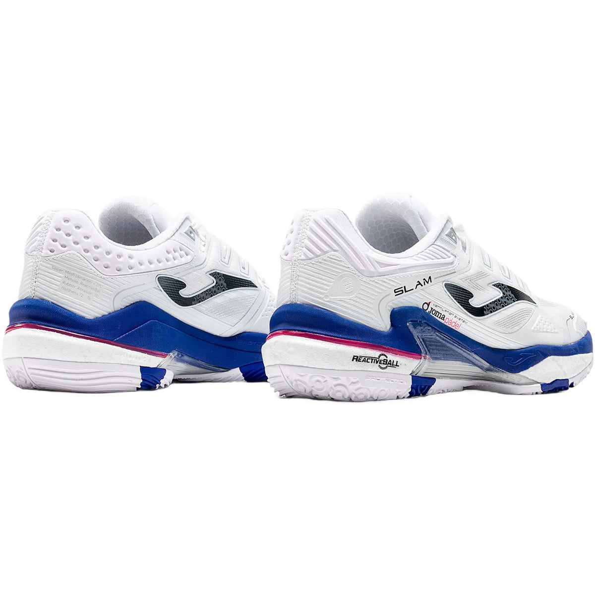 Achterkant van twee Joma Slam Men 2026 schoenen in wit met blauwe hiel