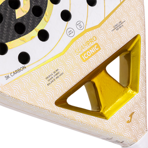 Detail van het gouden hart van het Joma Slam Pro Iconic 2026 met 3K Carbon-opdruk