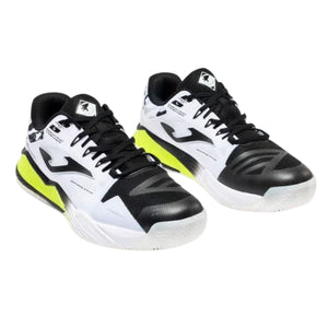 Paar Joma Spin Men 2026 padelschoenen in wit met zwarte hiel en gele zool