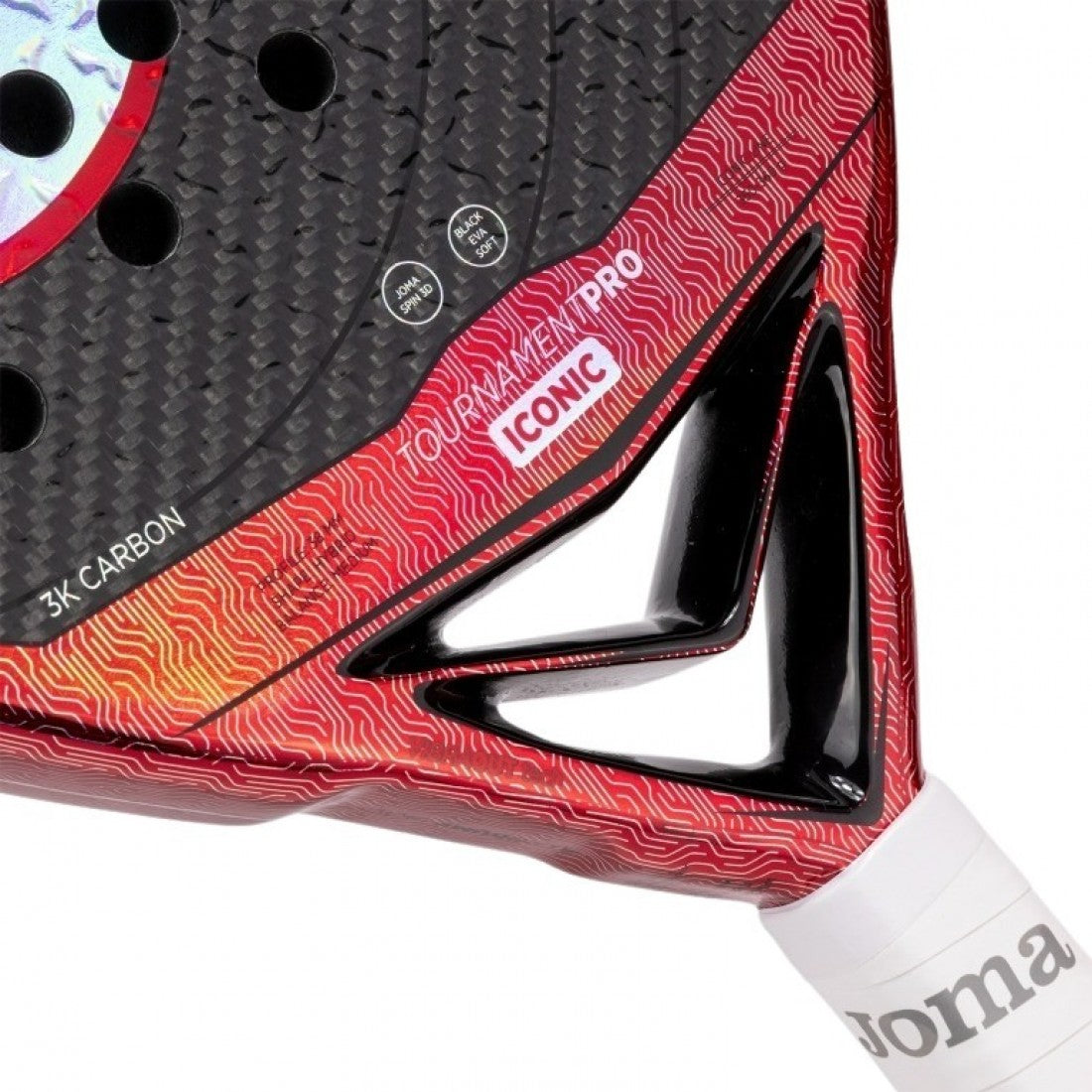 Detail van het hart van het Joma Tournament Pro Iconic 2026 met 3K Carbon-opdruk