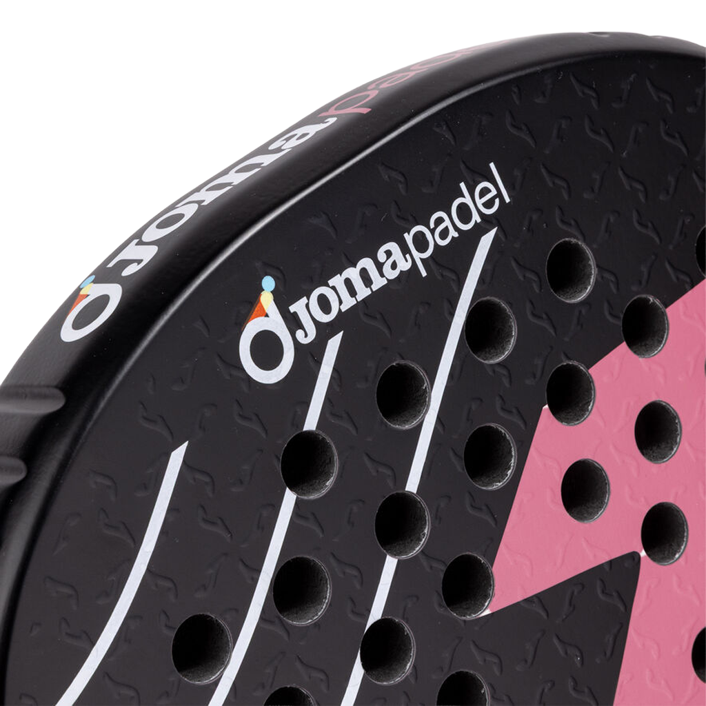 Close-up van het zwarte slagvlak van de Joma Valkiria Flex 2026 met roze accent
