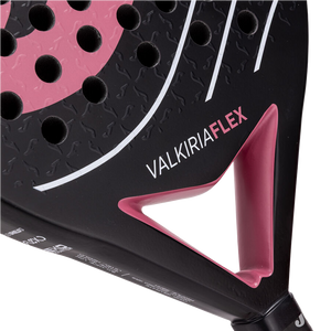 Detail van het roze hart van de Joma Valkiria Flex 2026 met Valkiria Flex-opdruk