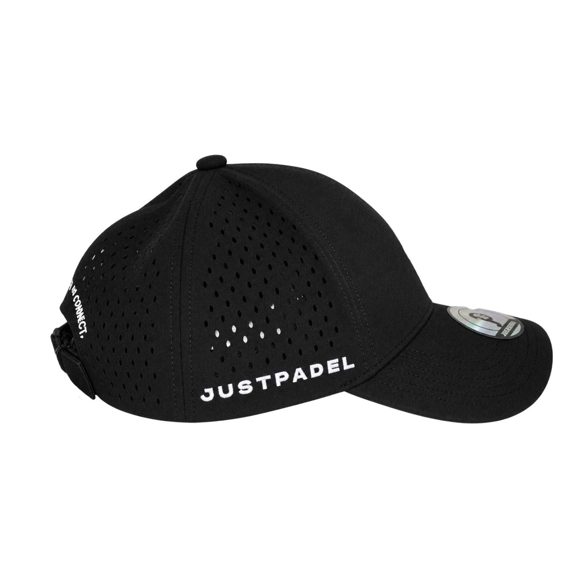 Vista laterale del cappellino nero Justpadel x GARRINCHA con pannelli laterali traforati e logo JUSTPADEL