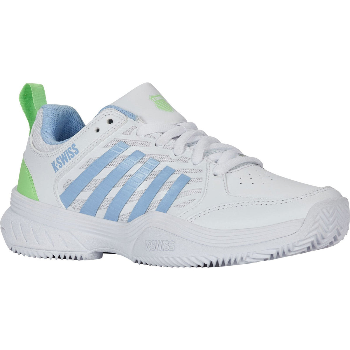 Schuin achteraanzicht van de witte K-Swiss Court Express 2 met groene hiellus