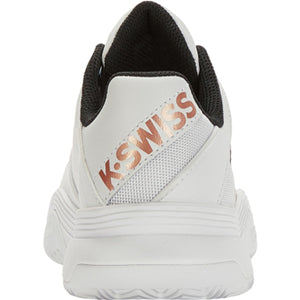 Achterkant van de K-Swiss Court Express HB White/Gold met K-Swiss-logo op de hiel