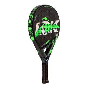 Lok Carbon Flow 2 padelracket schuin achteraanzicht met groen LOK-logo