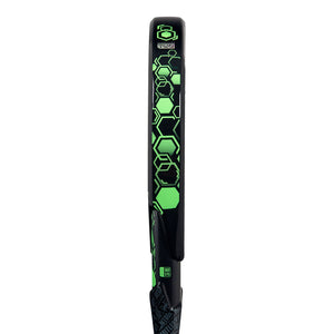 Zijaanzicht van het Lok Carbon Flow 2 met groene honingraatopdruk op het frame