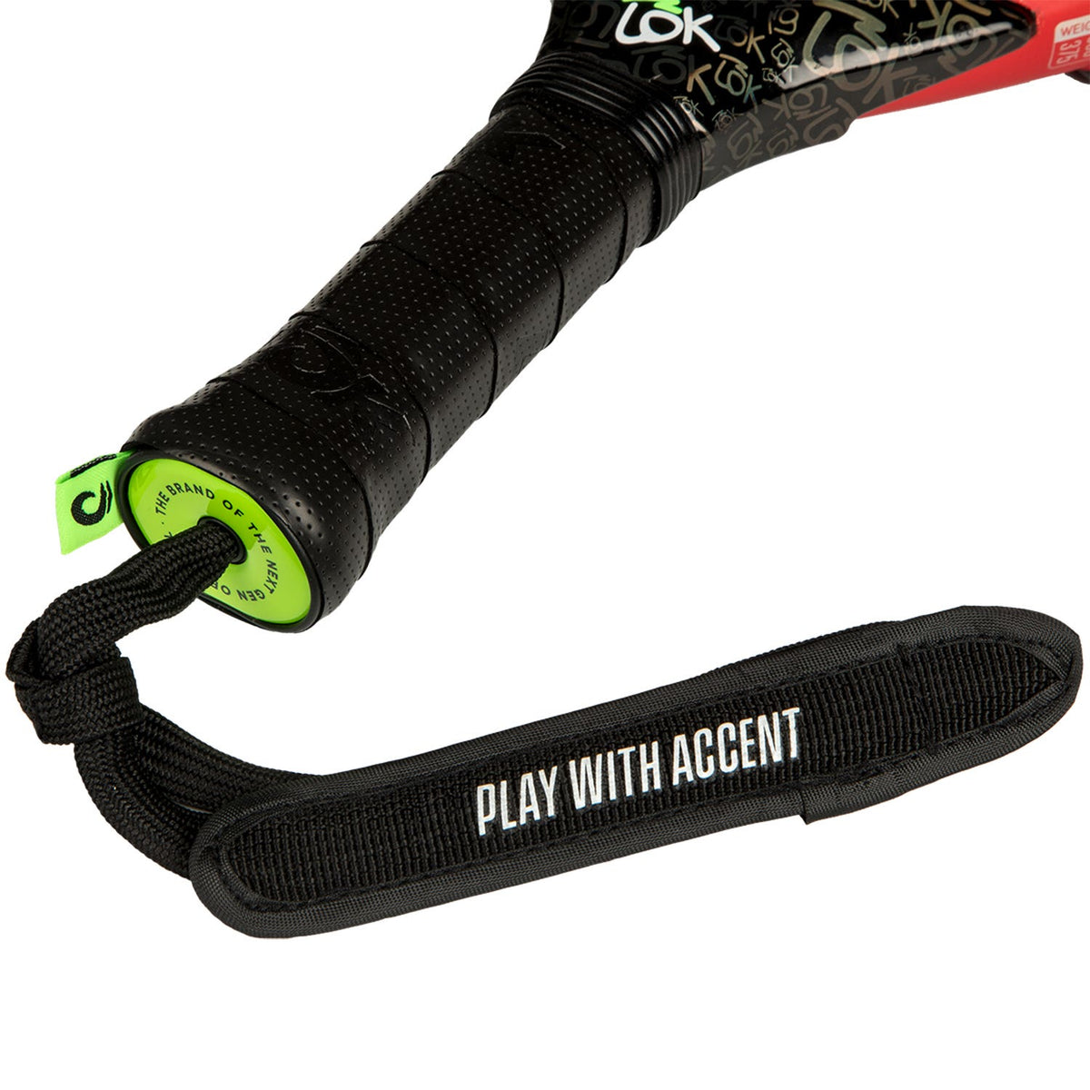 Close-up van de zwarte grip en groene polsband van het Lok Maxx Hype 2 padelracket