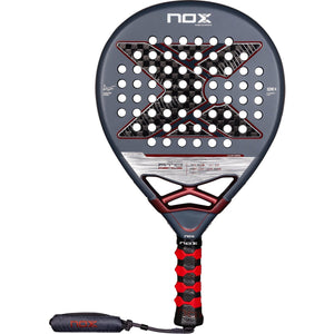 NOX AT10 Genius 12K padelracket in grijs met bordeauxrode rand, vooraanzicht