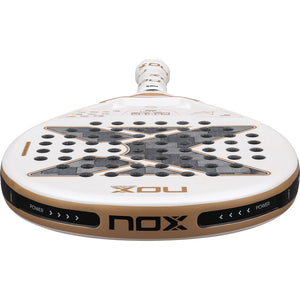 Bovenaanzicht van de NOX AT10 Genius 12K Xtrem 2026 met zwarte framerand en nox-logo