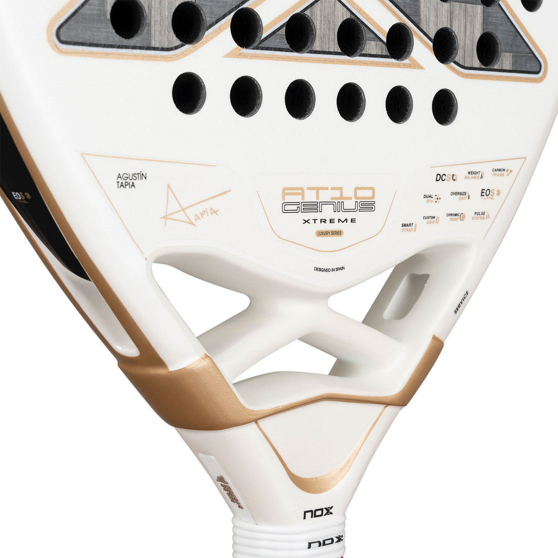 Detail van het hart van de NOX AT10 Genius 12K Xtrem 2026 met gouden accenten