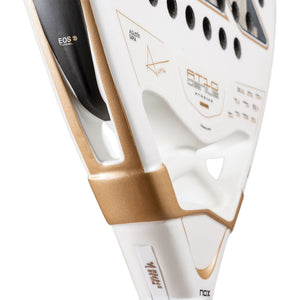 Detail van de gouden framerand van de NOX AT10 Genius 12K Xtrem 2026