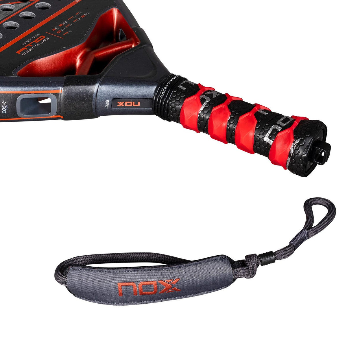 Close-up van de grip en grijze polsband van het NOX AT10 Genius 18K padelracket