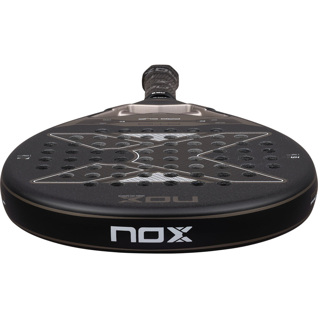 Bovenaanzicht van de NOX At10 Pro Cup Hard 2026 met zwarte framerand en nox-logo