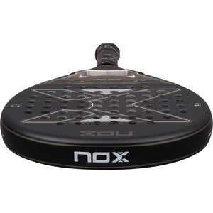 Bovenaanzicht van de NOX At10 Pro Cup Hard 2026 met zwarte framerand en nox-logo