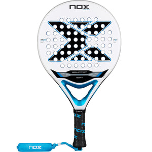 NOX Equation Soft Advanced 2026 padelracket in wit met blauw, vooraanzicht