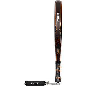 Zijaanzicht van de NOX Equation WPT Advanced Series 24 met nox-polsband
