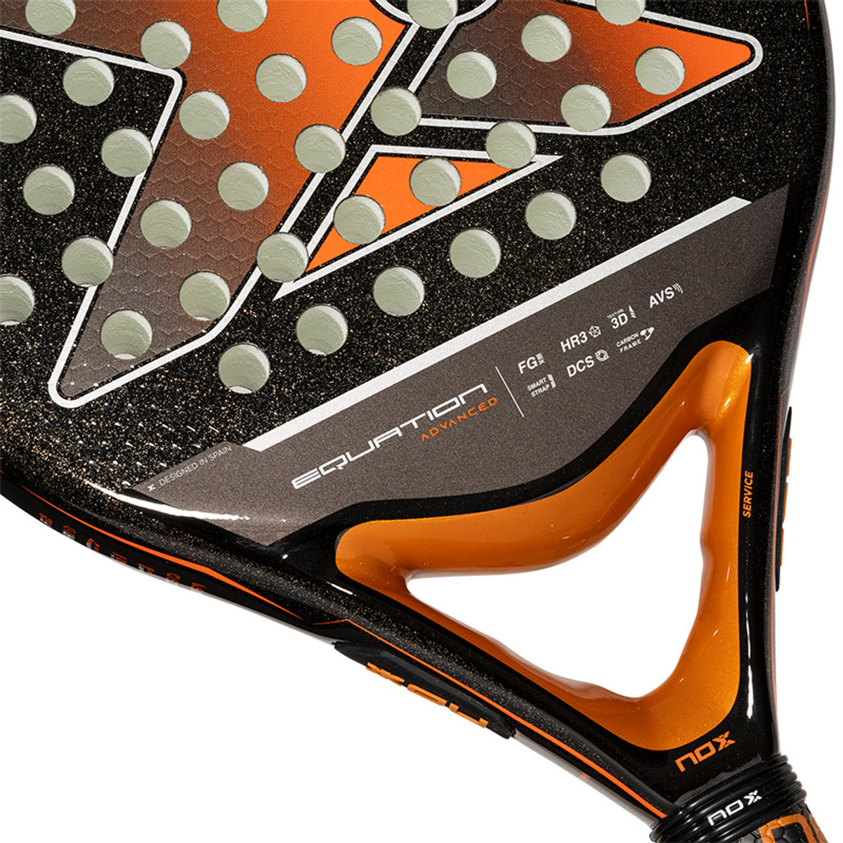 Detail van het oranje hart van de NOX Equation WPT Advanced Series 24