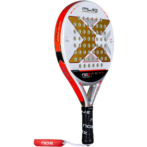 NOX ML10 Pro Cup Coorp 2025 schuin vooraanzicht, ronde vorm in wit en rood