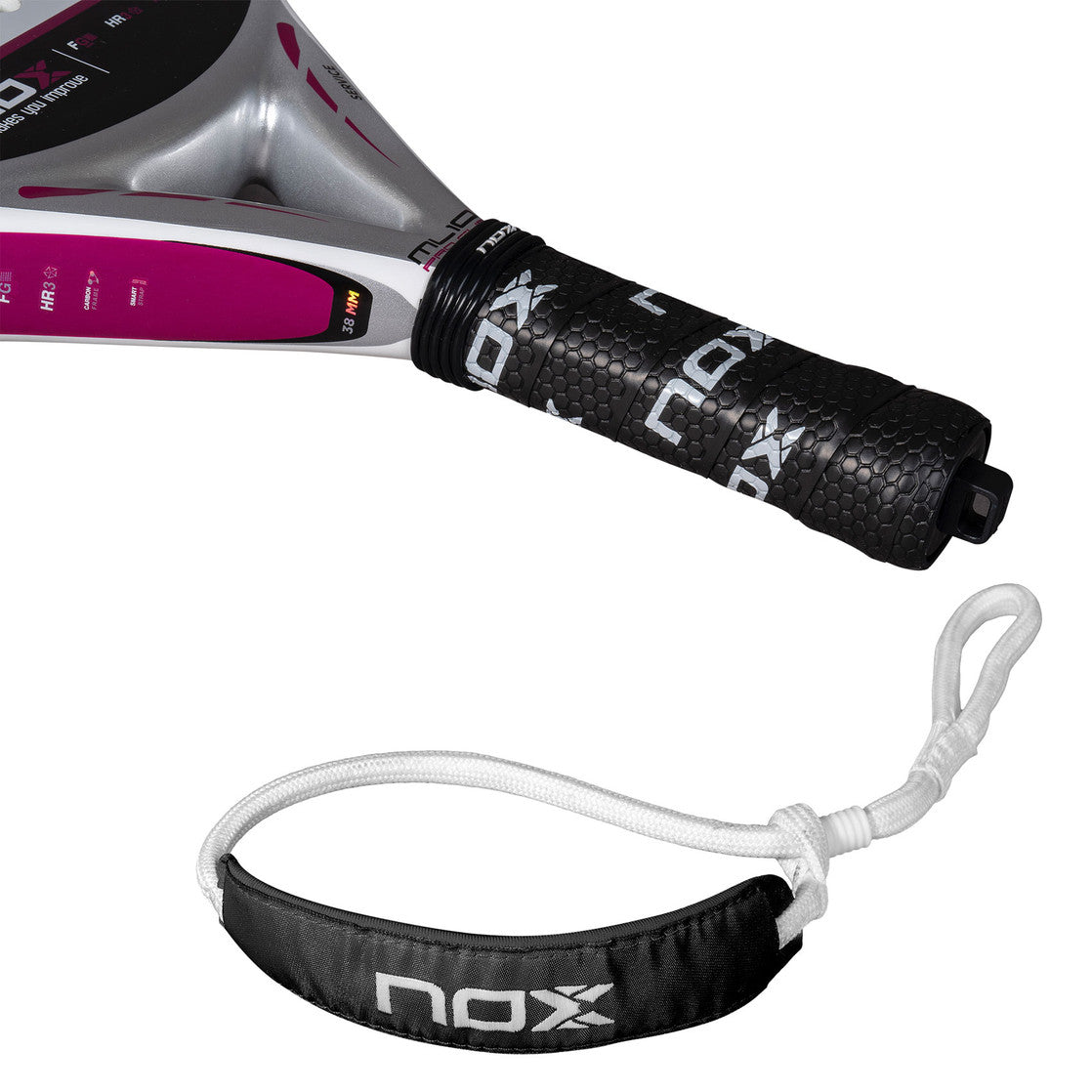 Close-up van de grip en nox-polsband van de ML10 Pro Cup Light 2025