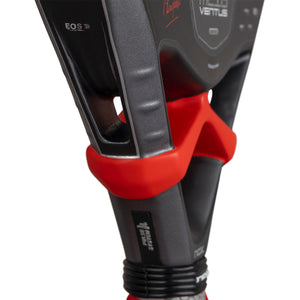 Close-up van het rode hart en de framerand van de ML10 Ventus Control 3k 2026