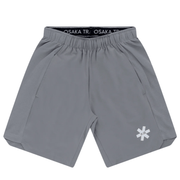 Vooraanzicht van de grijze Osaka Men Training Short met bedrukte elastische tailleband