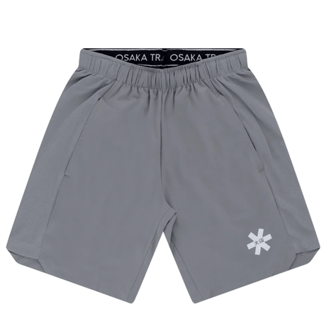 Vooraanzicht van de grijze Osaka Men Training Short met bedrukte elastische tailleband