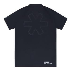Plat achteraanzicht van het zwarte Osaka Training T-shirt met sterprint