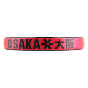Close-up van de rode framerand van de Osaka Pro Tour LTD Control met OSAKA-logo