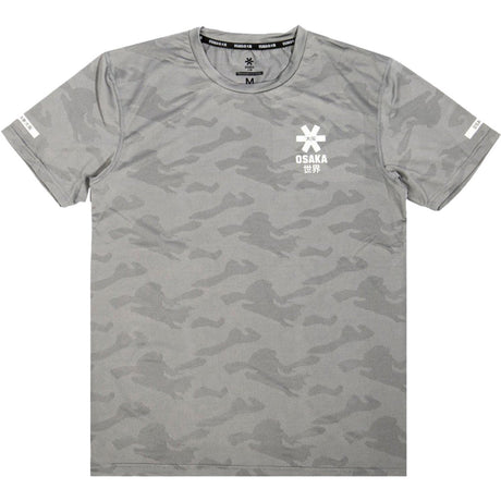 Vooraanzicht van het grijze Osaka T-Shirt Training met camouflagemotief en OSAKA-logo