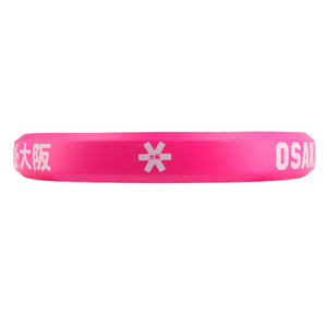 Close-up van de roze framerand van de Osaka Vision Control met wit OSAKA-logo