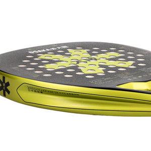 Schuin bovenaanzicht van de Osaka Vision Pro Power Ferite met gele framerand
