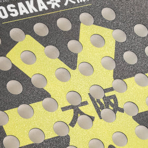 Macro-opname van het grijze slagvlak van de Osaka Vision Pro Power Ferite met gele ster