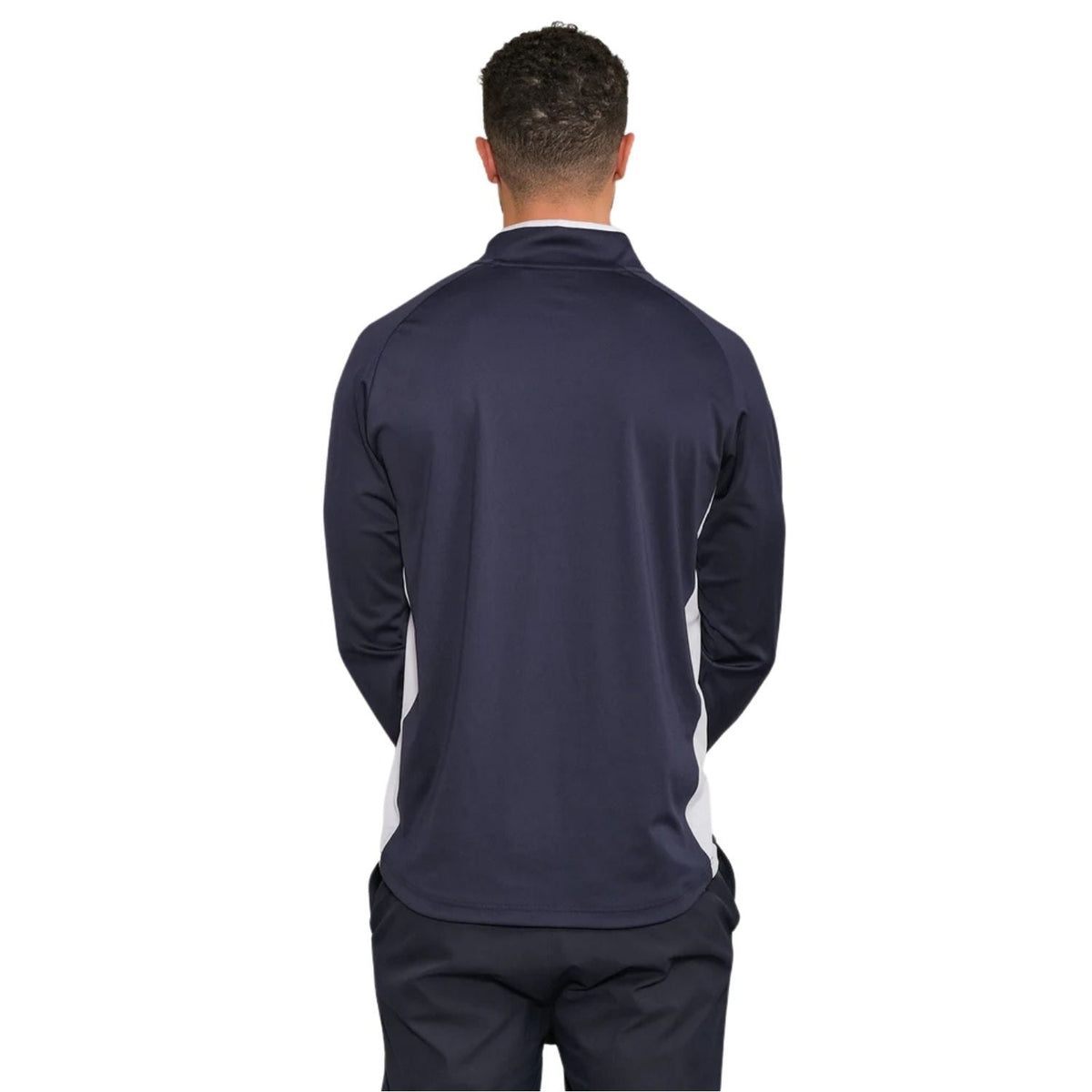 Achteraanzicht van de donkerblauwe RS National Team Half Zip op een mannelijk model
