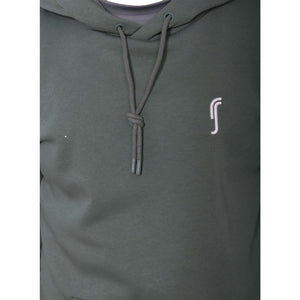 Detail van de capuchonkoorden en het witte RS-logo op de groene RS Paris Hoodie