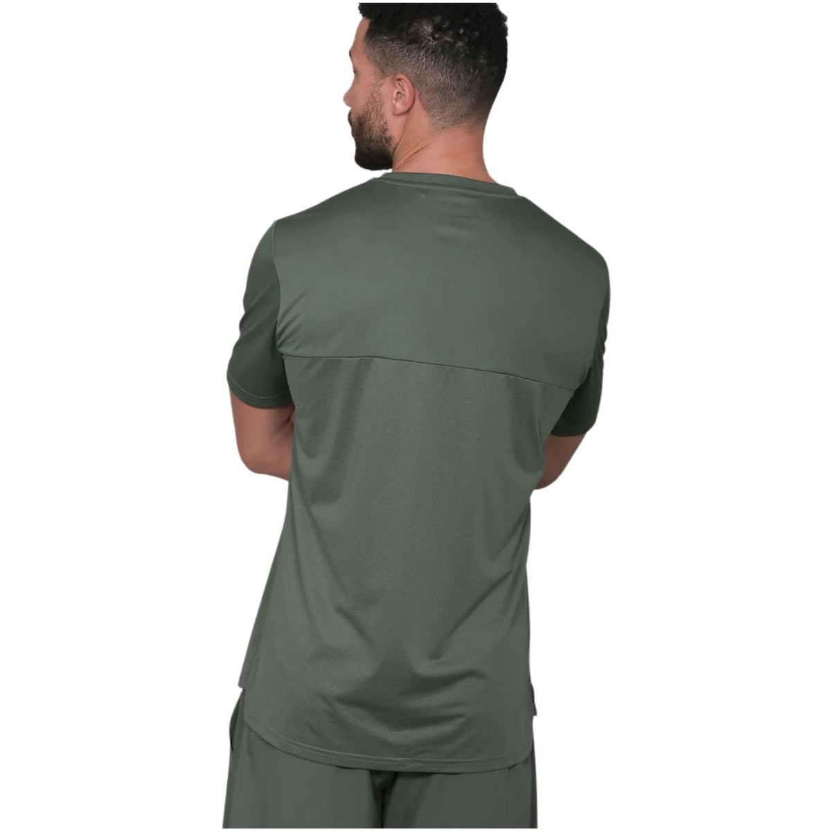 Achterzijde van het groene RS Performance T-shirt met ademende rugpanelen
