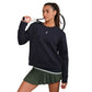 Donkerblauwe RS Women Paris sweater gedragen met racket over de schouder