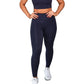 Donkerblauwe RS Women Stretch Tech legging, vooraanzicht met handen in de zij